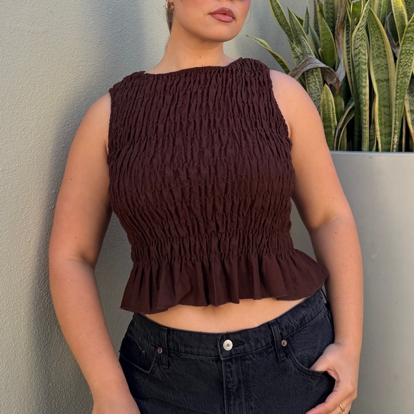 Tops - Elegant Brown Sleeveless Top